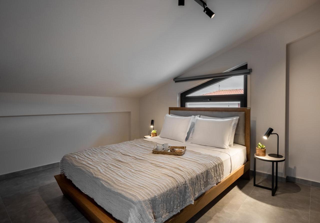 Iris Suites Nikiti エクステリア 写真