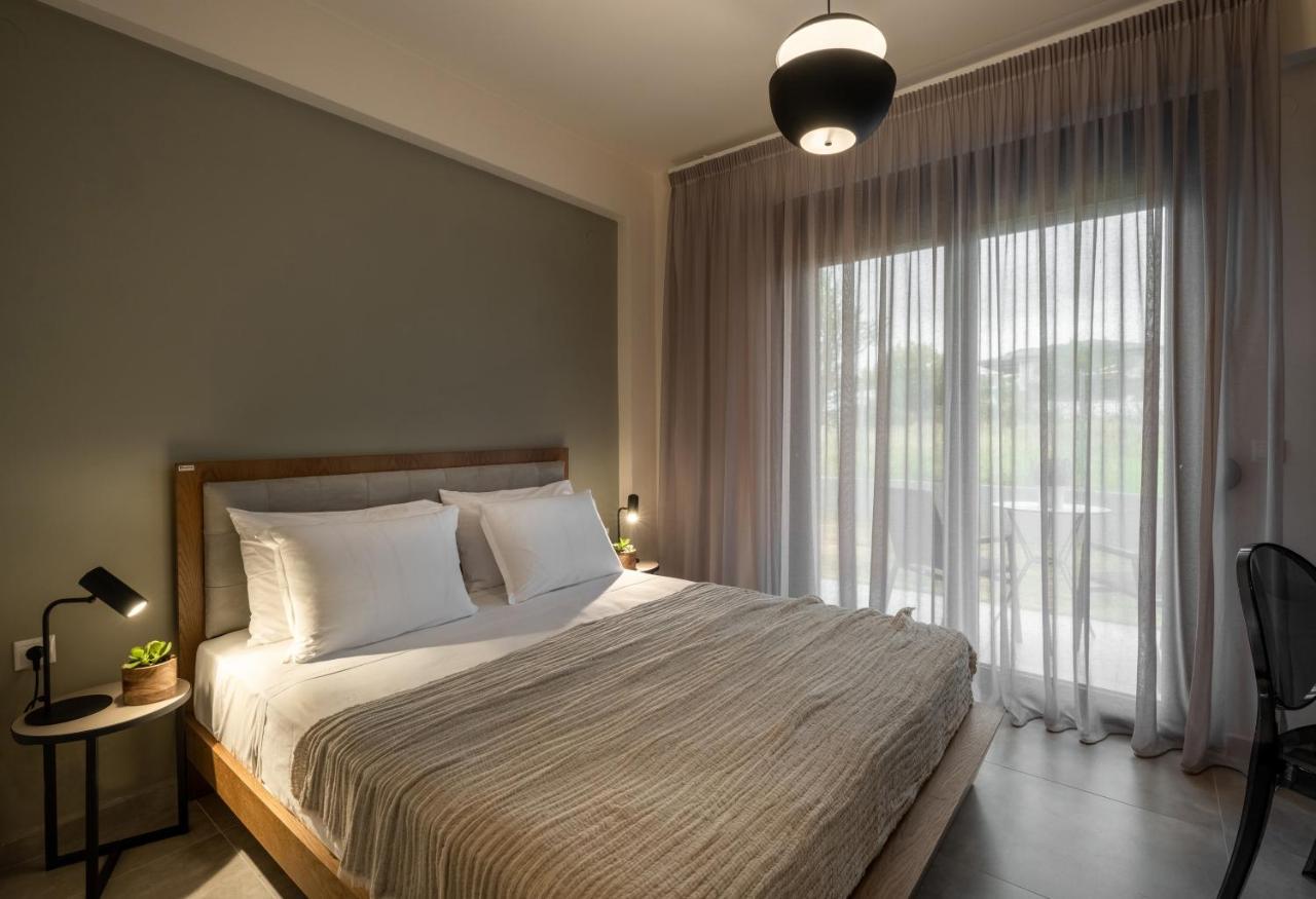 Iris Suites Nikiti エクステリア 写真