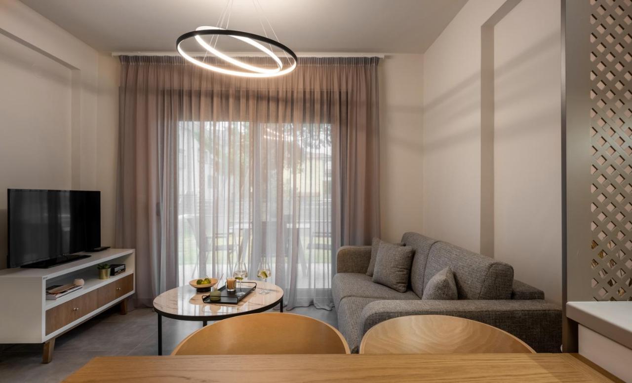 Iris Suites Nikiti エクステリア 写真