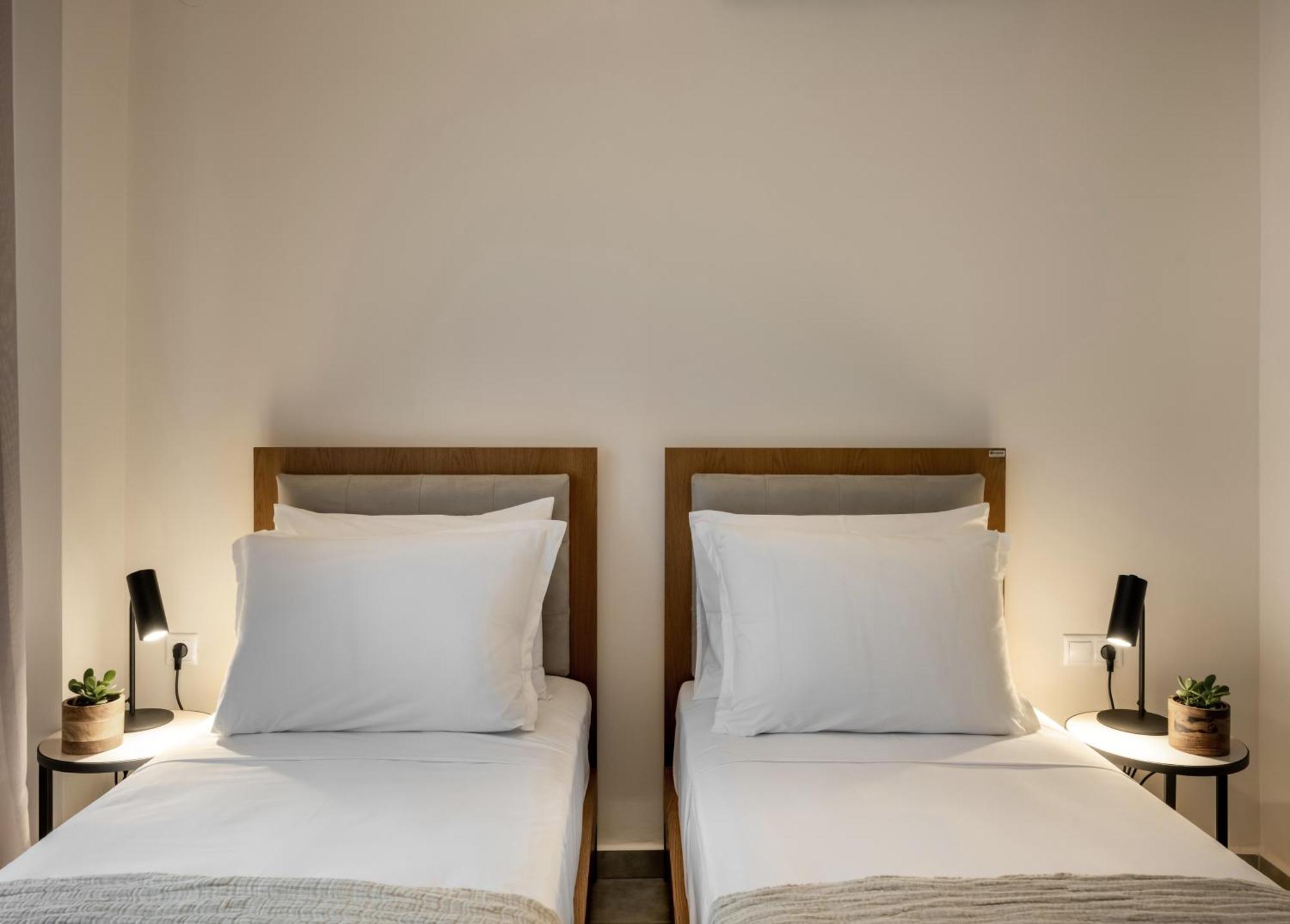 Iris Suites Nikiti エクステリア 写真